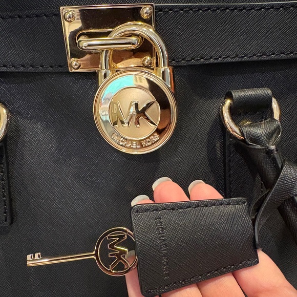 Michael Kors Hamilton Saffiano Satchel Black and Gold - Picture 2 of 4
